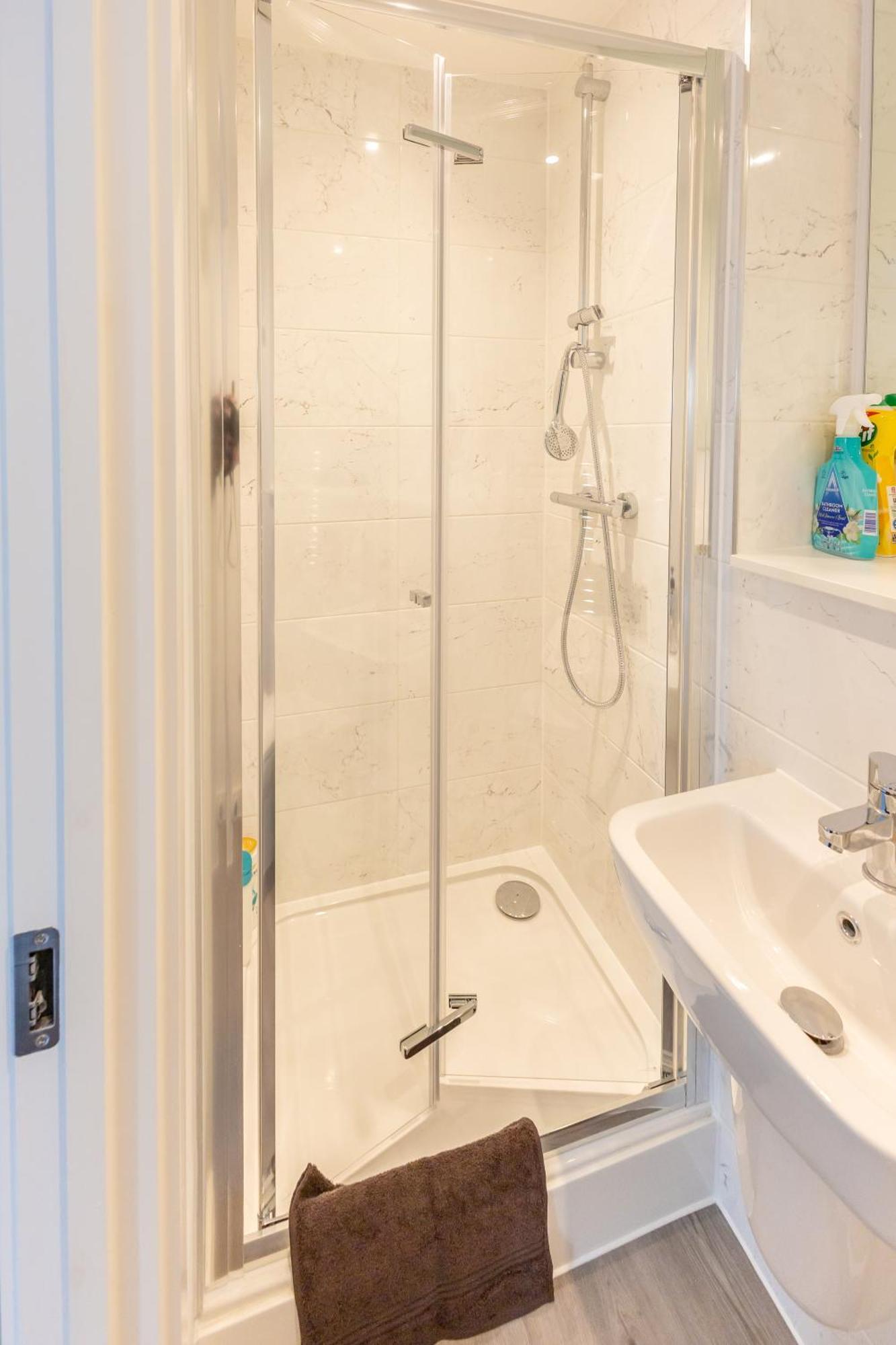Stunning Modern 3 Bedroom Townhouse - Perfect Getaway Manchester Buitenkant foto